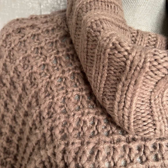 Express Sweater - Picture 3 of 5